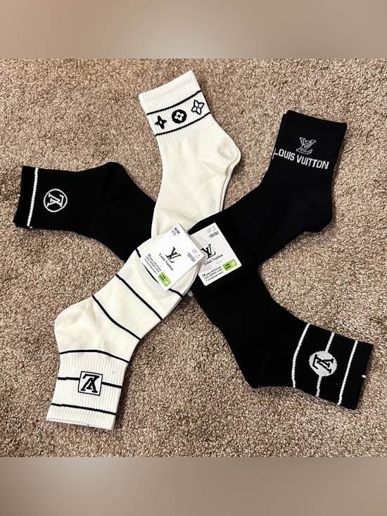 Fashion Accessories - Fashion LV Black & White Logo Crew Sock - Choose 1